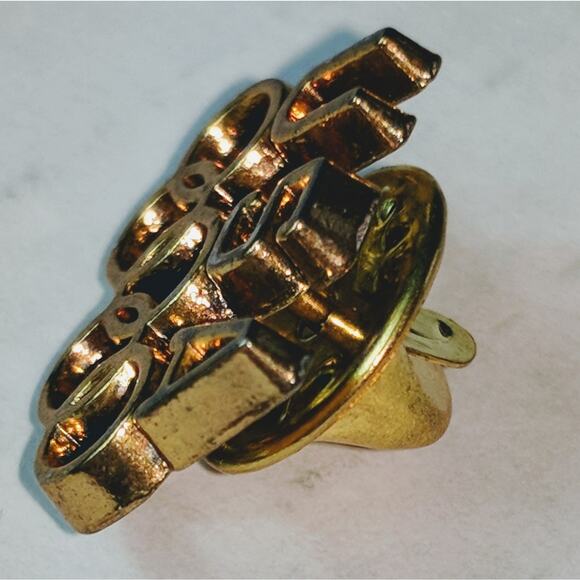 Vintage USA Olympic Gold Tone Pin - Picture 3 of 8